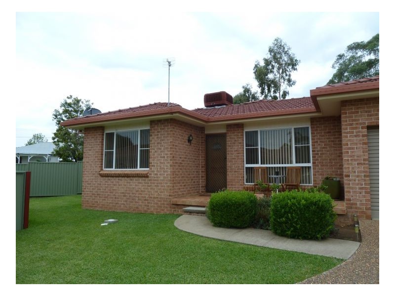4/26a Baird Crescent, Tamworth NSW 2340