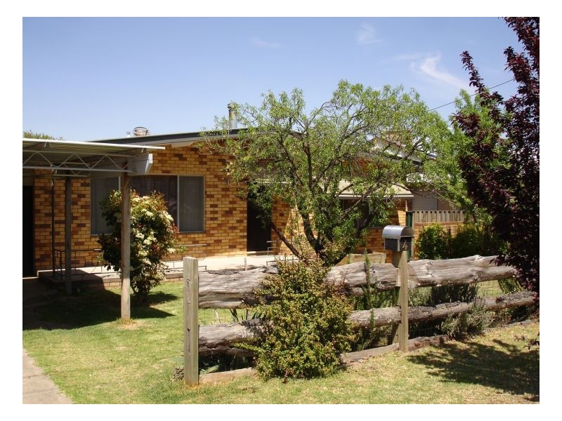 4 Pine Street, Kootingal NSW 2352