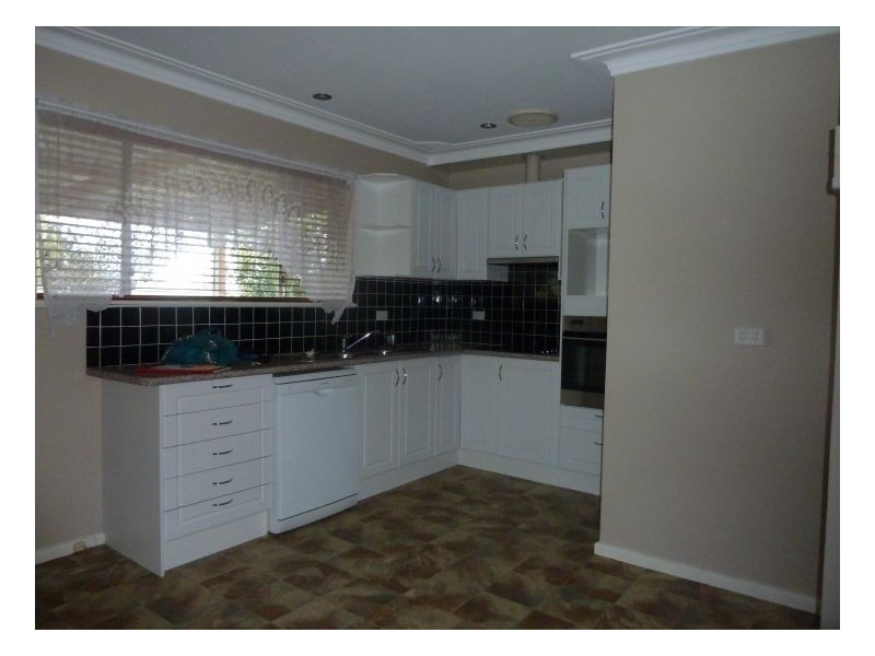 4 Pine Street, Kootingal NSW 2352