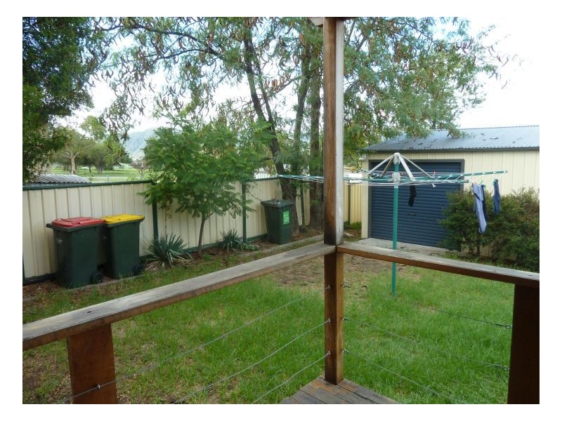 4 Pine Street, Kootingal NSW 2352
