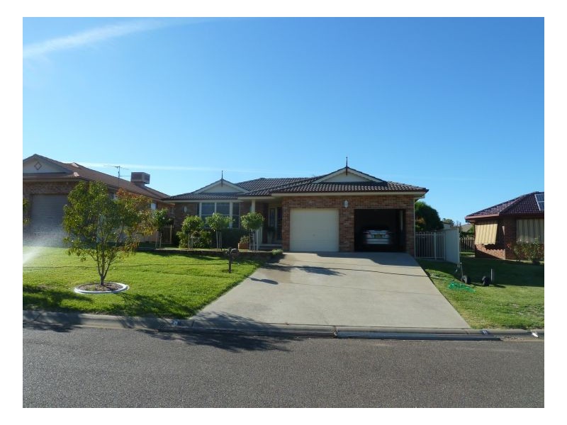 8 Finch Place, Calala NSW 2340