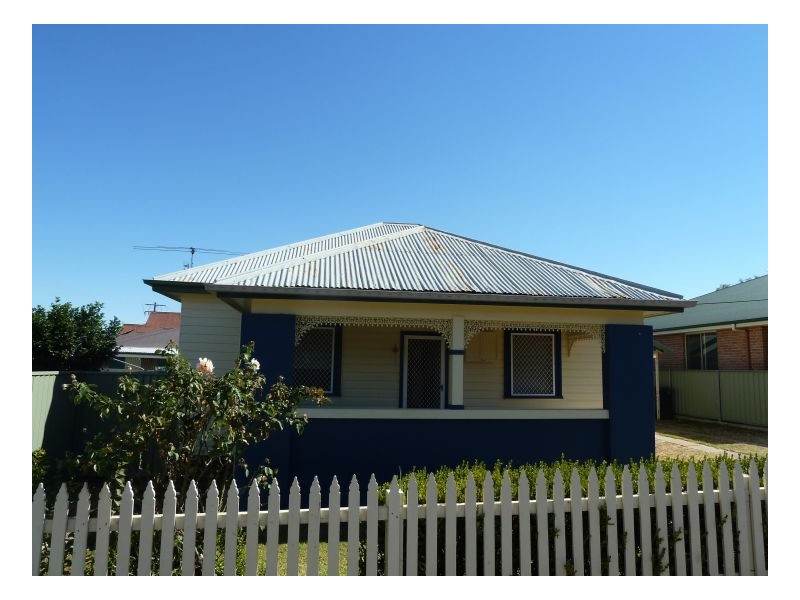 10 Dean Street, Tamworth NSW 2340