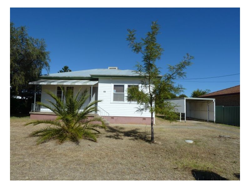 36 Oak Street, Tamworth NSW 2340