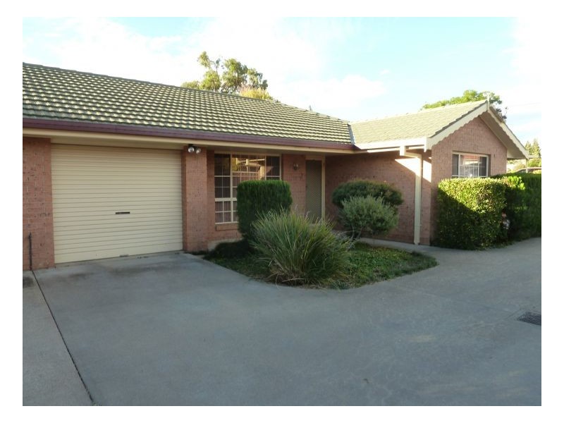 2/22 Nancy Street, Tamworth NSW 2340