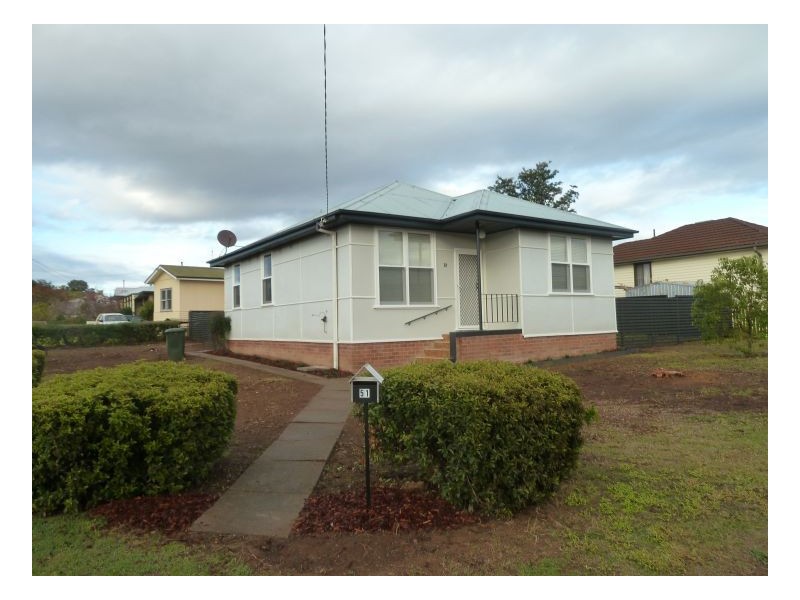 51 Robert Street, Tamworth NSW 2340