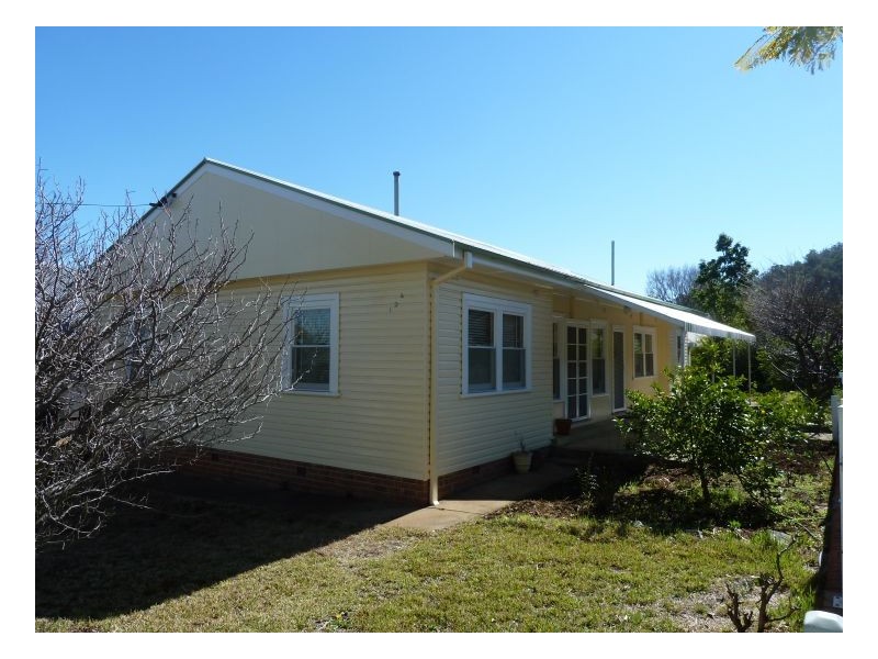 126 Piper Street, Tamworth NSW 2340