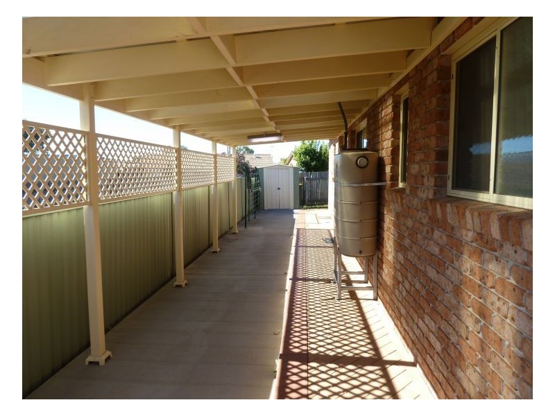 2/4 McDonald Crescent, Calala NSW 2340