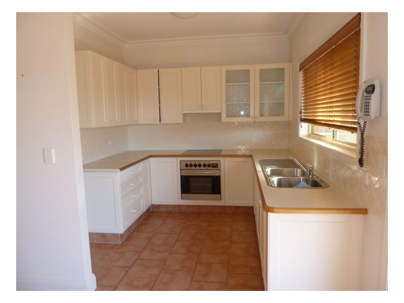 2/4 McDonald Crescent, Calala NSW 2340