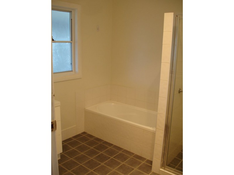 42 Gunnedah Rd, Tamworth NSW 2340