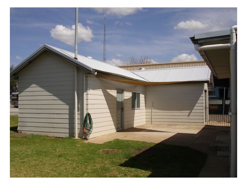 42 Gunnedah Rd, Tamworth NSW 2340