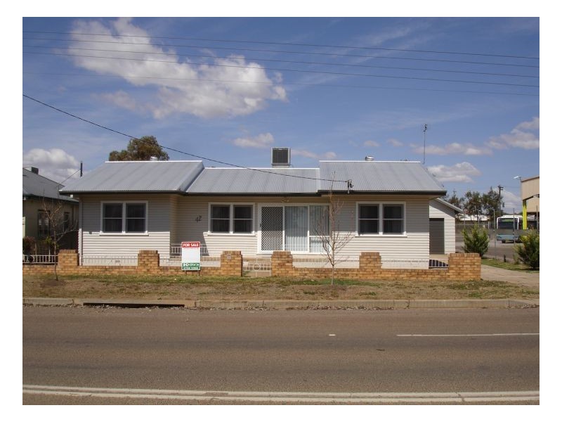 42 Gunnedah Rd, Tamworth NSW 2340