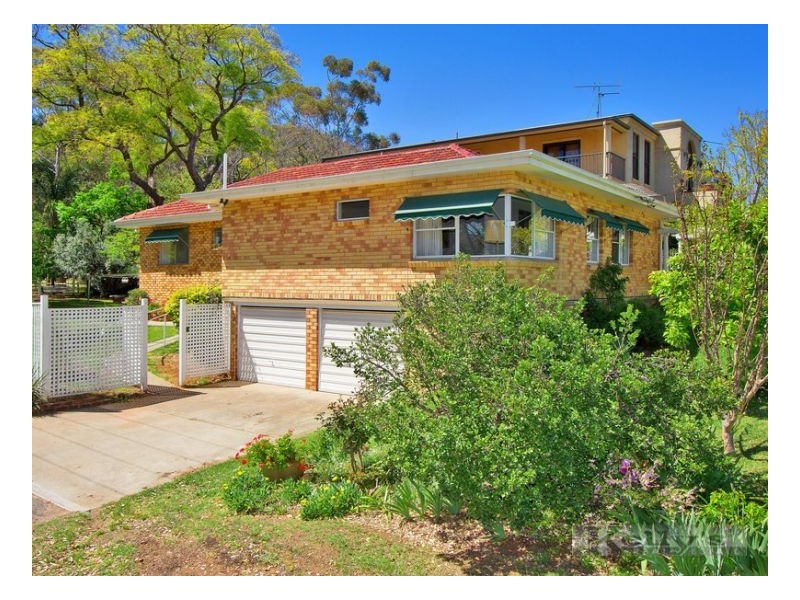 130 Napier Street, Tamworth NSW 2340