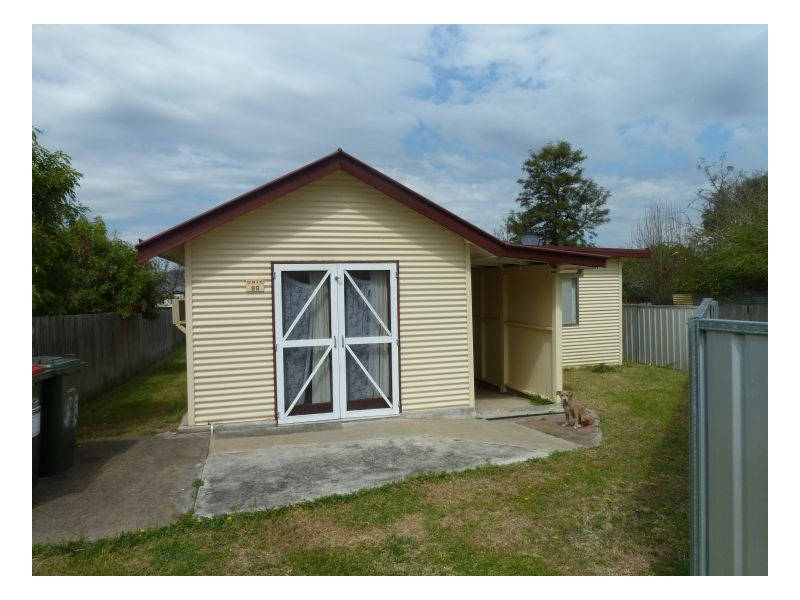 8B Pine Steet, Kootingal NSW 2352