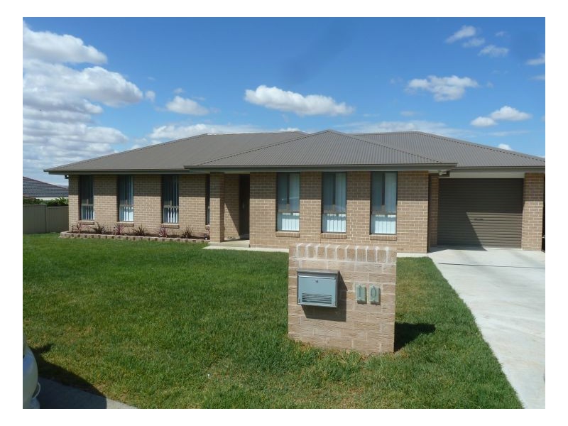 10 Woodside Road, Tamworth NSW 2340