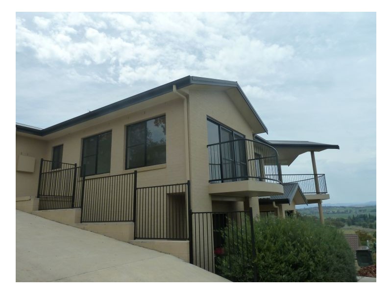 2/10 Glenview Place, Tamworth NSW 2340