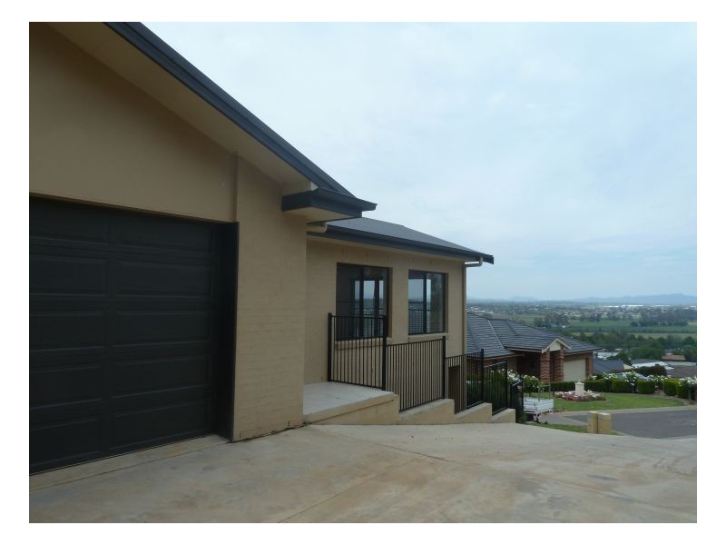 2/10 Glenview Place, Tamworth NSW 2340