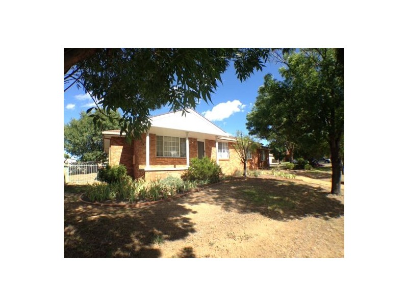 16 Banjo Circuit, Tamworth NSW 2340