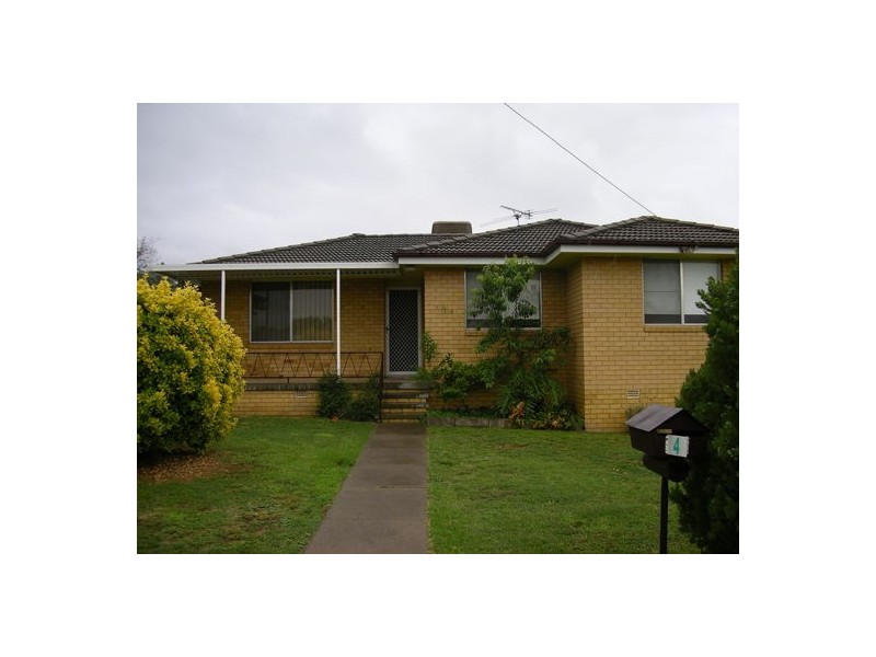 4 Dorothy Avenue, Kootingal NSW 2352