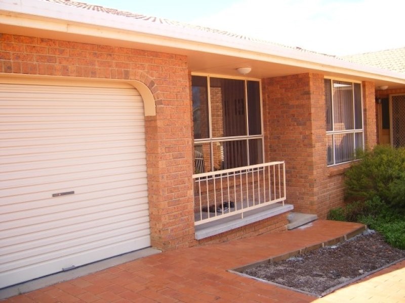2/6 Cowper Close, Tamworth NSW 2340