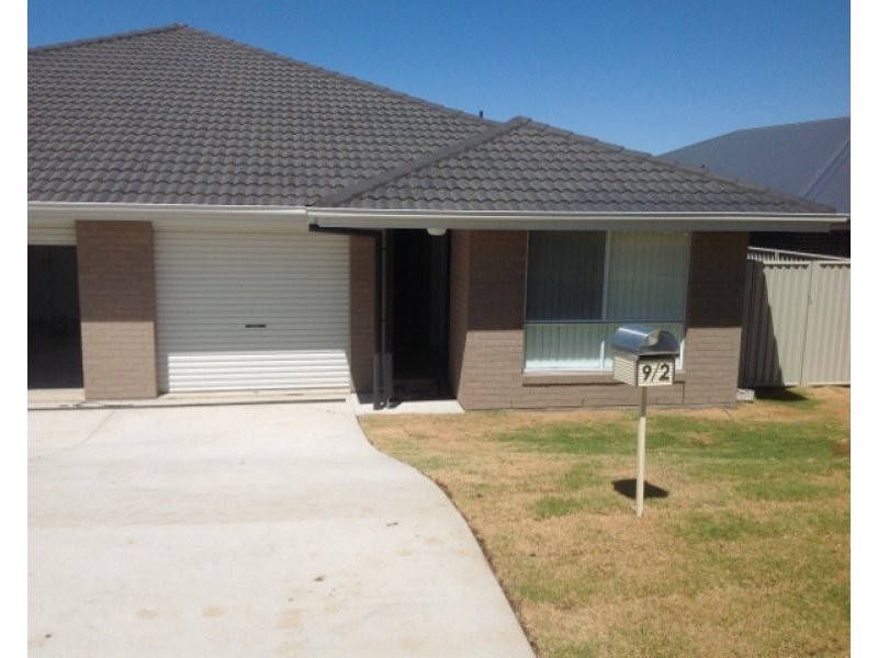 2/9 Kaputar Close, Tamworth NSW 2340
