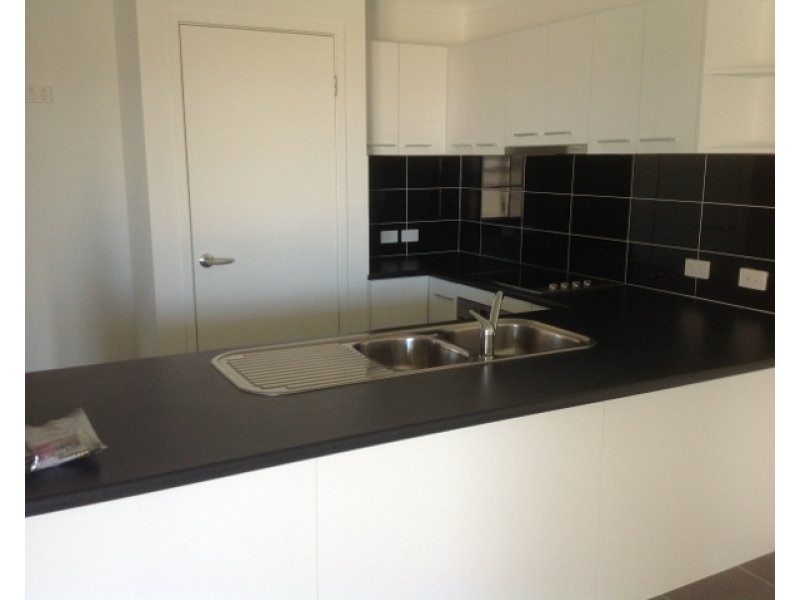 2/9 Kaputar Close, Tamworth NSW 2340