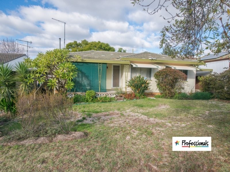 77 Oak Street, Tamworth NSW 2340