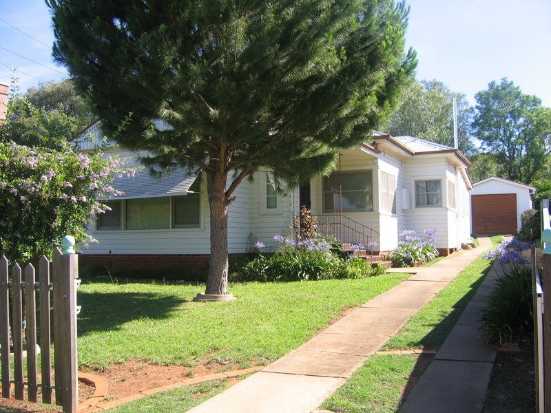16 Raglan Street, Tamworth NSW 2340
