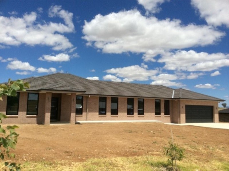 13 Blue Gum Road, Tamworth NSW 2340