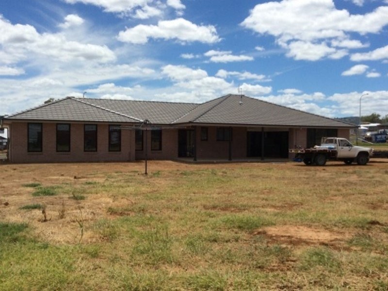 13 Blue Gum Road, Tamworth NSW 2340