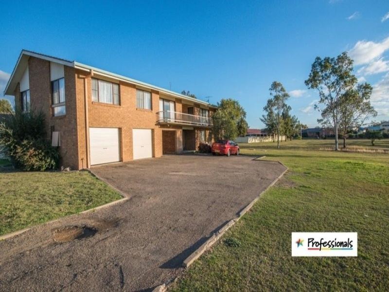 2/4 Illoura Street, Tamworth NSW 2340