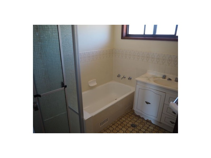 2/4 Illoura Street, Tamworth NSW 2340