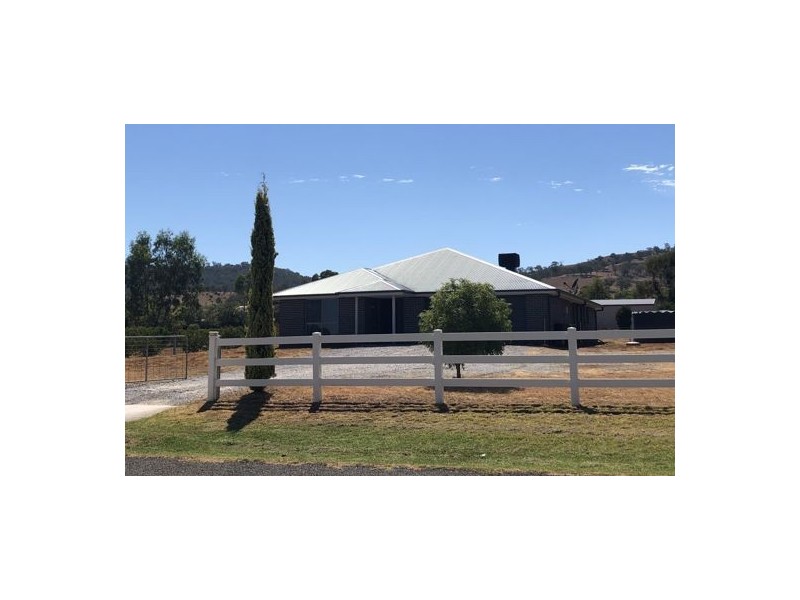 6 Whiporie Close, Tamworth NSW 2340