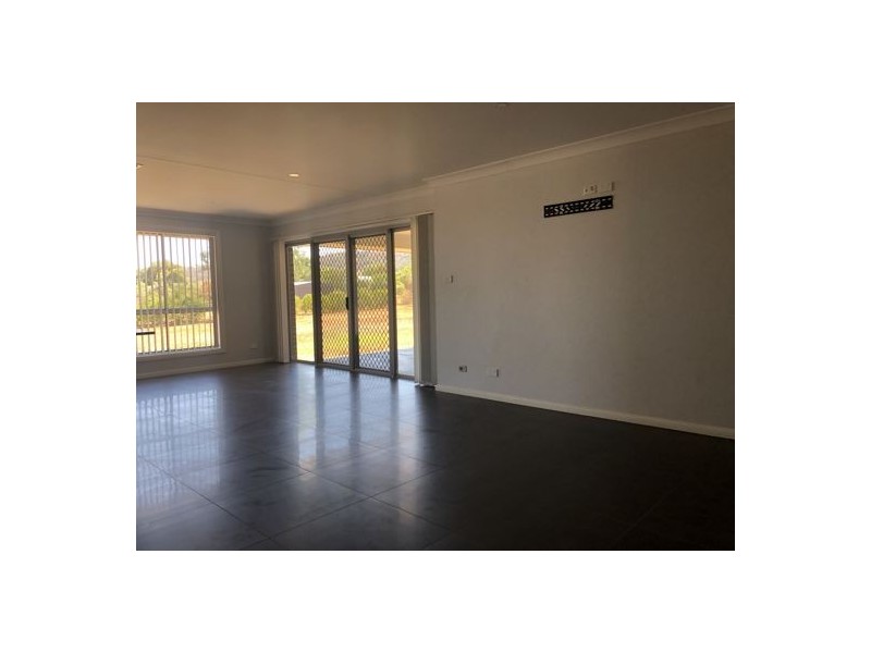 6 Whiporie Close, Tamworth NSW 2340