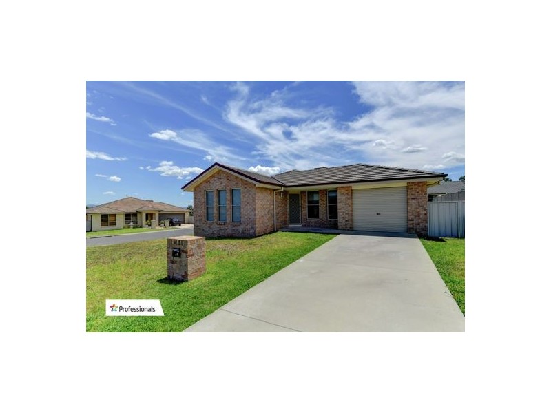 8 Orley Drive, Tamworth NSW 2340