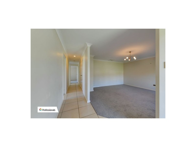 8 Orley Drive, Tamworth NSW 2340