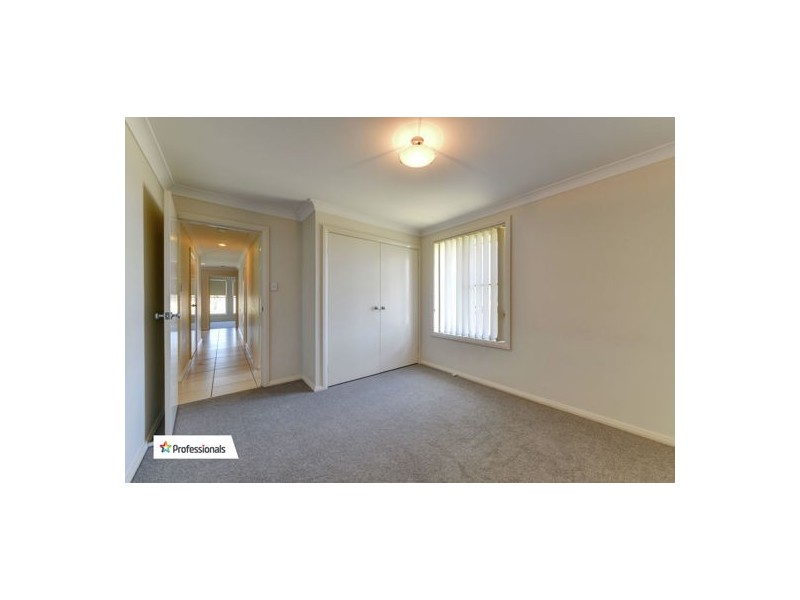 8 Orley Drive, Tamworth NSW 2340