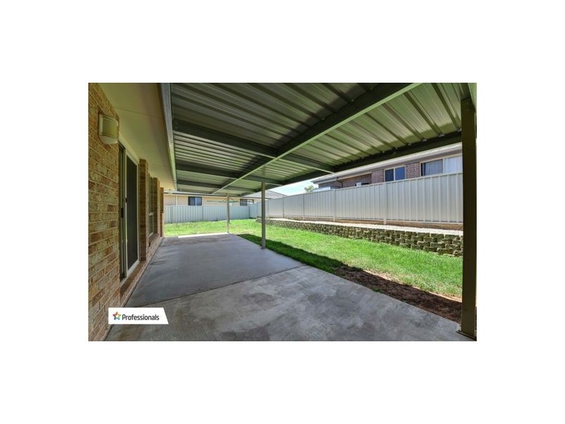 8 Orley Drive, Tamworth NSW 2340