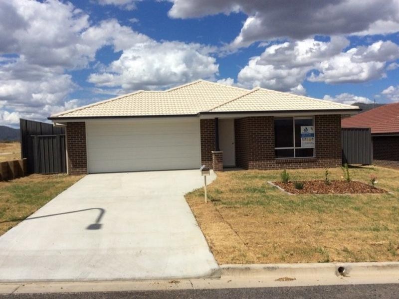 77 Denman Avenue, KOOTINGAL, Tamworth NSW 2340