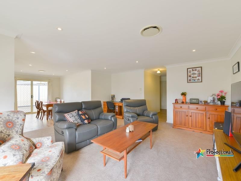 2/49 Harrier Parade, Calala NSW 2340