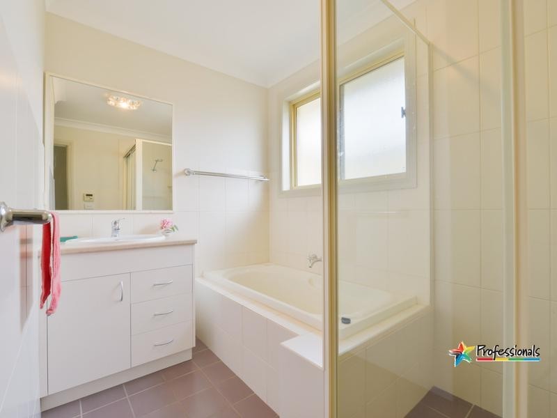 2/49 Harrier Parade, Calala NSW 2340