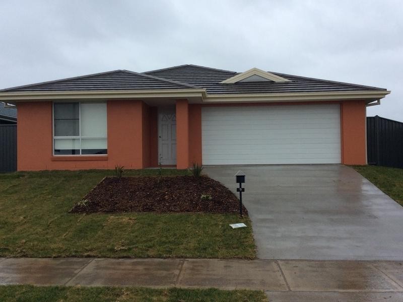 9 Barber Street, Kootingal NSW 2352