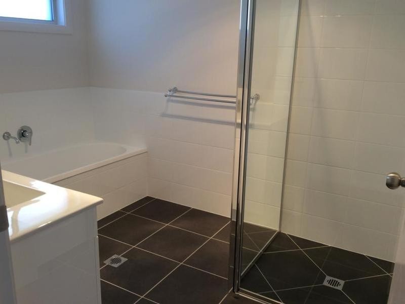 9 Barber Street, Kootingal NSW 2352