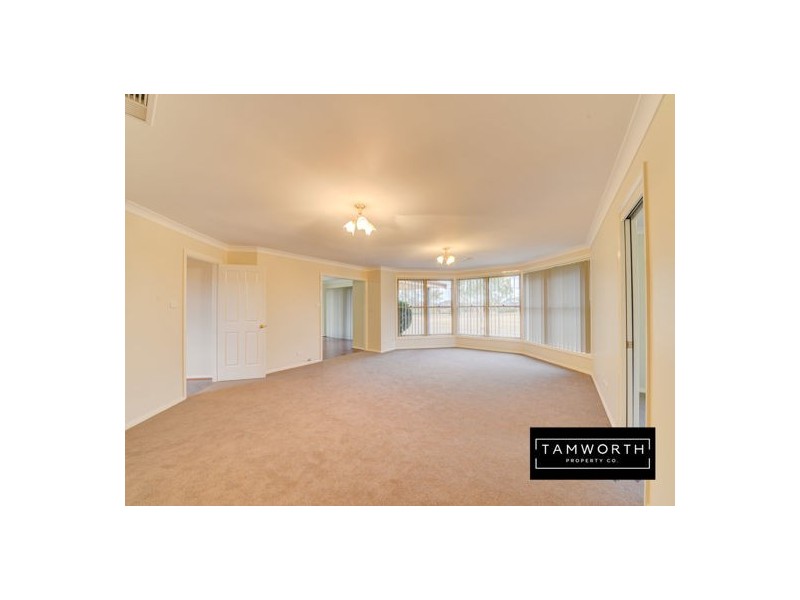 27 The Retreat, Tamworth NSW 2340