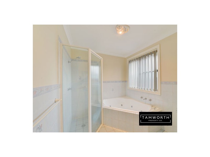 27 The Retreat, Tamworth NSW 2340