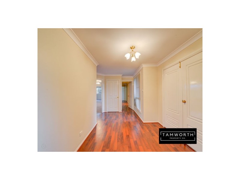 27 The Retreat, Tamworth NSW 2340