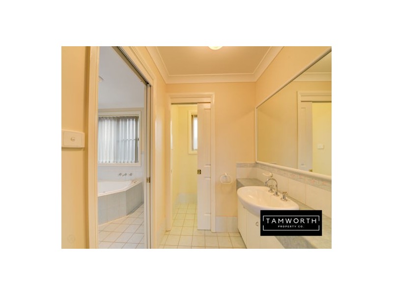 27 The Retreat, Tamworth NSW 2340