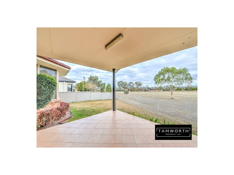 27 The Retreat, Tamworth NSW 2340