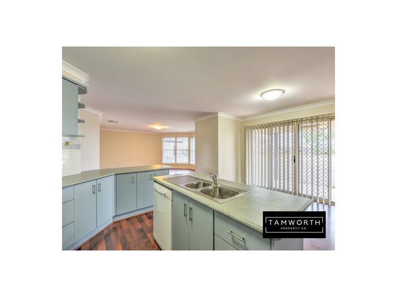 27 The Retreat, Tamworth NSW 2340