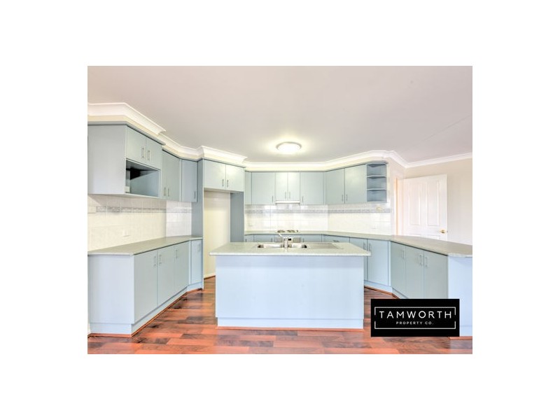 27 The Retreat, Tamworth NSW 2340