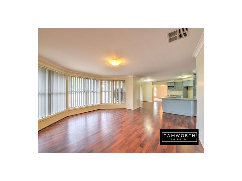 27 The Retreat, Tamworth NSW 2340